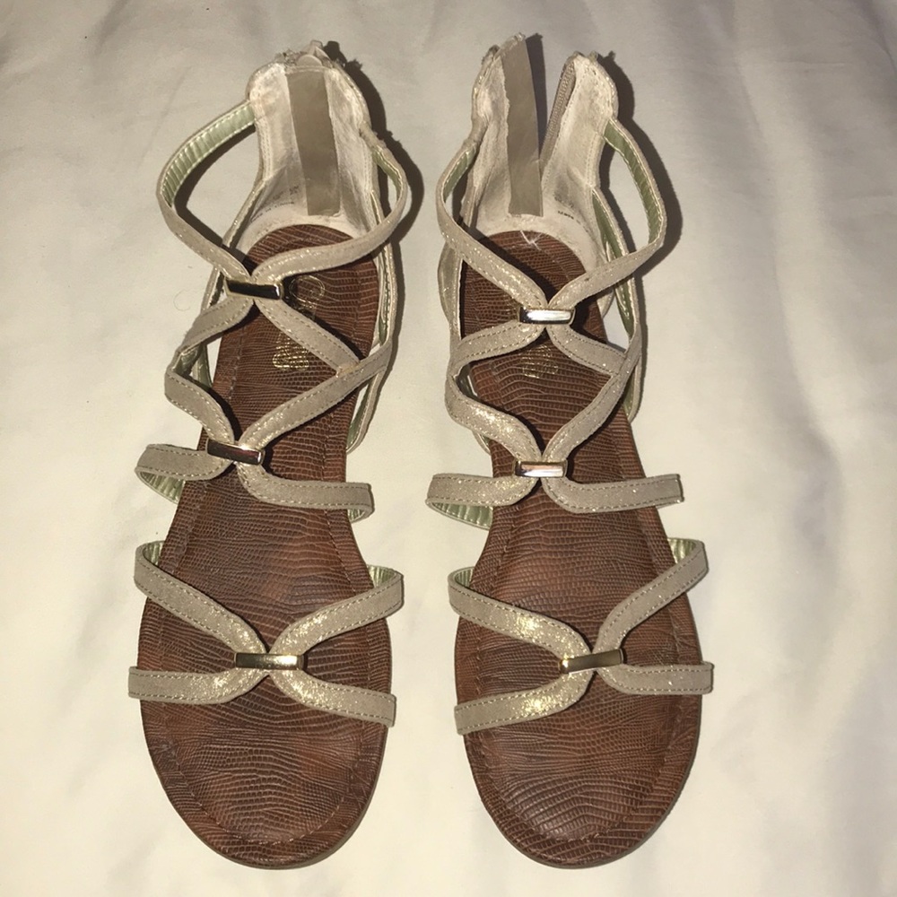 Flat sandals